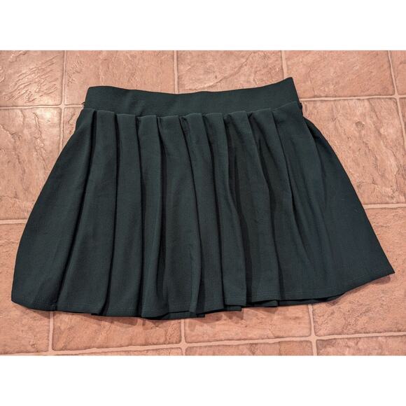 NWT If It Were Me Size XL Green Polyester Blend Women's Pleated Skirt Stretch V5 - Picture 1 of 3